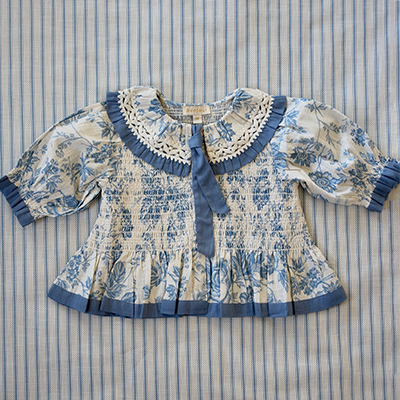 LILI et NENE キッズ BONJOUR 2024SS KIDS TIE BLOUSE Blue tapestry 